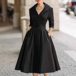 Elegantes schwarzes tailliertes Langarm-Festkleid mit V-Ausschnitt und weitem Rockteil