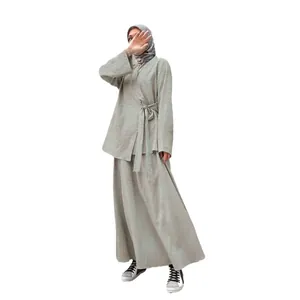 Set due pezzi top a portafoglio e gonna lunga grigio chiaro per moda casual modesta