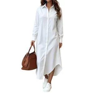 Elegante witte maxi-overhemdjurk met lange mouwen en onregelmatige gebogen zoom