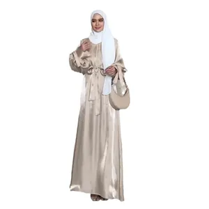 Robe maxi élégante en satin champagne doré avec manches bouffantes et lien à la taille chic