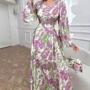 Elegantes Maxikleid mit Blumendruck, ausgestellten Ärmeln und einer schmalen Passform