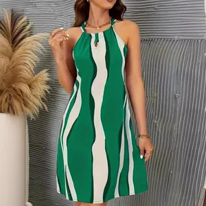 Robe midi bohème sans manches à imprimé ondulé vert et blanc avec col licou élégante