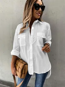 Losvallend wit shirt met lange mouwen, dubbele borstzakken en reverskraag voor dames