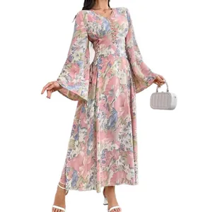 Elegantes Maxikleid mit Blumendruck, ausgestellten Ärmeln und schmaler Passform