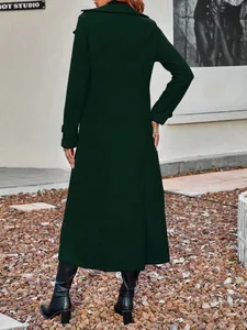 Cappotto lungo in lana verde scuro elegante da donna con silhouette posteriore strutturata
