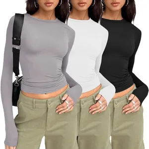 Set mit 3 schmal geschnittenen Damen Langarmshirts in Grau Weiß und Schwarz für die Freizeit