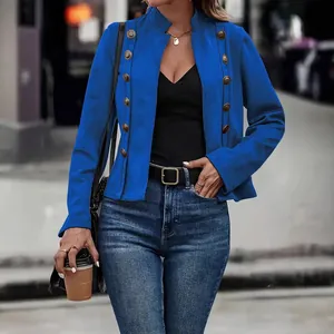 Veste vintage en suédine bleue avec boutons métalliques à double boutonnage.