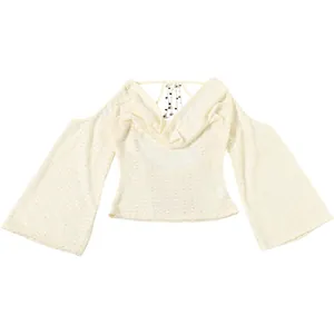 Crème sexy top met blote rug, uitlopende vleermuismouwen en kralen kettingen