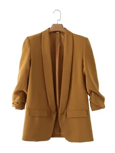 Chaqueta blazer marrón para mujer con mangas 3/4 fruncidas y frente abierto