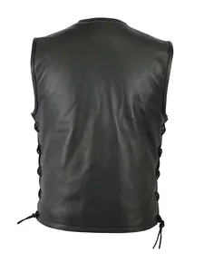 Détail de la vue arrière d'un gilet de moto en cuir noir avec laçage latéral réglable