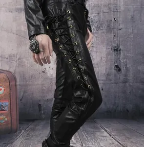 Pantaloni da uomo in ecopelle PU stile punk rock con lacci laterali e occhielli metallo.