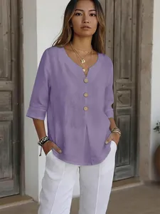 Camicia casual viola da donna con maniche a 3/4, scollo a V e bottoni decorativi