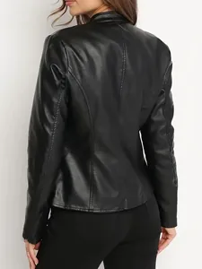 Vue arrière du blouson moto en cuir PU noir montrant la coupe ajustée et le col montant
