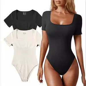 Body a costine con scollo quadrato e maniche corte da donna in nero e bianco