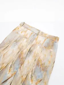 Pantalon droit taille moyenne en satin de soie tie-dye avec motif marbré élégant