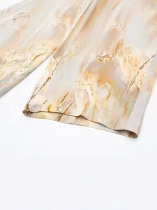 Pantalon en satin tie-dye pour le printemps avec imprimé marbre artistique élégant