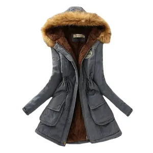 Parka da donna con cappuccio, bordo in pelliccia sintetica e fodera in pile calda