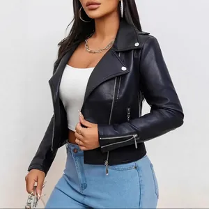 Klassische schwarze Bikerjacke aus Kunstleder für Damen mit silbernen Reißverschlüssen