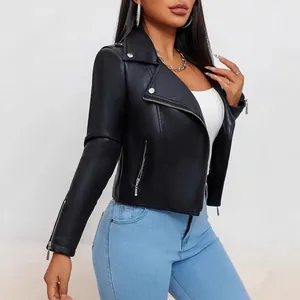 Modische Damen Bikerjacke aus schwarzem Kunstleder mit markanten silbernen Reißverschlüssen