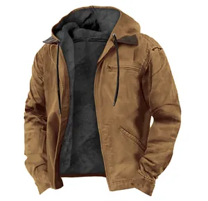 Vorderansicht der braunen Herren-Kapuzenjacke mit warmem schwarzem Fleecefutter.