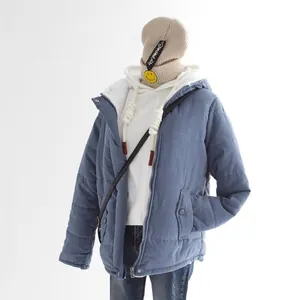 Blaue kurze Winter-Wattierte Jacke mit weichem Fleece-Futter und Kapuze für Damen