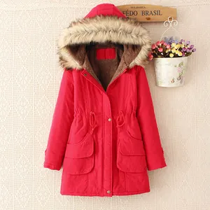 Roter Damen-Winterparka mit großer Kunstfellkapuze und verstellbarem Kordelzug in der Taille