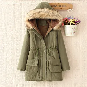 Damen Winterparka in Olivgrün mit Kapuze, Pelzkragen und Kordelzug in der Taille