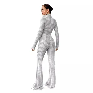 Completo a due pezzi in maglia a coste grigio con top a maniche lunghe e pantaloni