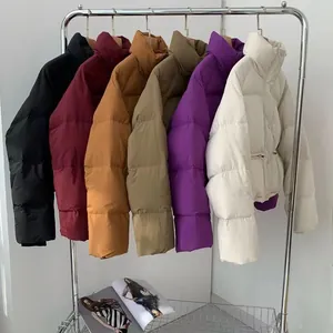 Elegante kurze Damen-Winter-Steppjacken mit Stehkragen in mehreren modischen Farben