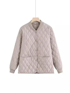Oversized gewatteerde damesjas in taupe met ruitpatroon en geribbelde baseball kraag