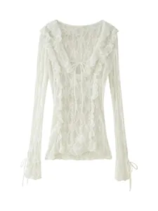 Französisches Vintage-Spitzentop in Weiß mit Rüschen, ausgestellten Ärmeln und Bindedetail