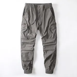 Ανδρικό γκρι παντελόνι cargo jogger με πολλές τσέπες, ελαστικά ρεβέρ και κορδόνι
