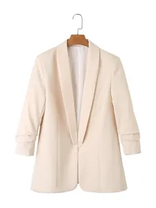 Elegante beige damesblazer met gerimpelde mouwen en open ontwerp met een sjaalkraag