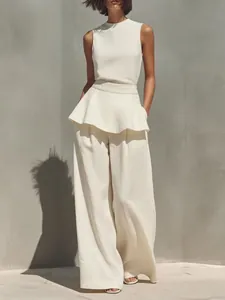 Elegante set in cotone e lino bianco con top smanicato e pantaloni a gamba larga
