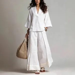 Elegante conjunto de algodón y lino blanco con top escote V y pantalón ancho