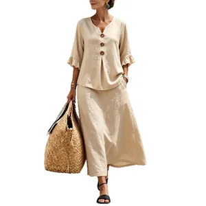 Ensemble deux pièces élégant en lin beige pour femme avec haut à col en V et jupe