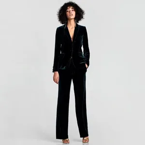 Elegante completo due pezzi in velluto verde smeraldo con blazer a un bottone