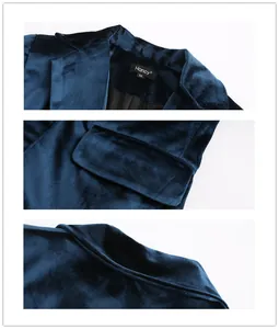 Dettagli del blazer in velluto blu che mostrano scollatura, tasca e trama del tessuto.