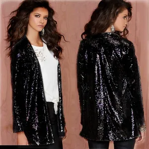 Elegante blazer de lentejuelas negras para mujer, ideal para fiestas y actuaciones.