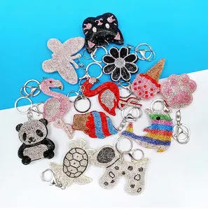 Porte-clés en strass étincelants en diverses formes d'animaux et d'objets pour sacs