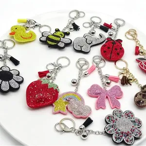 Collection de porte-clés en strass étincelants avec des formes mignonnes et glands