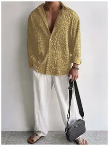Camicia casual da uomo color oro vintage con elegante texture stropicciata ideale