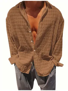 Camicia casual da uomo marrone a maniche lunghe in tessuto testurizzato con chiusura a bottoni