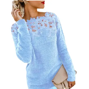 Elegante maglione a maniche lunghe azzurro soffice con scollo in pizzo floreale ricamato
