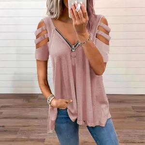 Camiseta rosa de punto gofrado con cuello en V, cremallera y hombros al aire chic