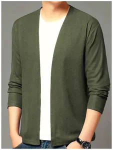 Détail du cardigan en maille décontracté pour hommes avec texture gaufrée vert foncé et ouvert.