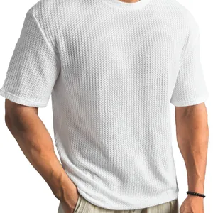 T-shirt casual da uomo bianca a maniche corte con tessuto testurizzato a nido d'ape
