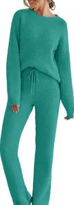 Detailansicht des dicken, warmen blaugrünen Fleece-Lounge-Sets für Damen mit weicher Textur