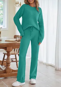 Blaugrünes flauschiges Lounge-Set mit langärmligem Oberteil und Hose für den Winter