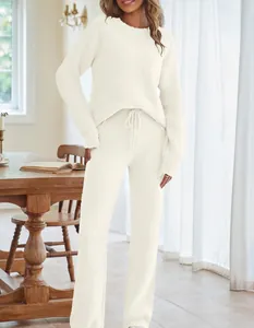 Gemütliches plüschiges Loungewear-Set für Damen in Creme, dick und warm für den Winter